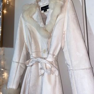 Regent Park Off White Coat
